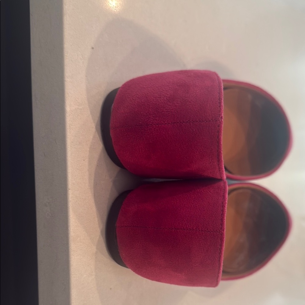 Pink Suede Flats with Pointed Toe and Minimalist Design - Picture 3 of 6